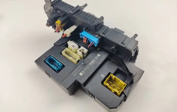 Mercedes-Benz C W204 Fuse module 2045458601