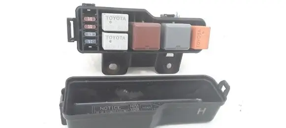 Toyota Avensis T250 Fuse module
