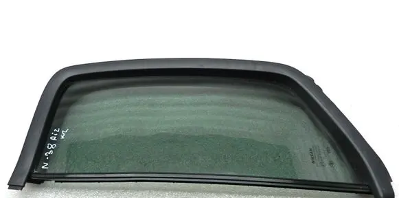 Nissan Navara D40 Rear side window 82273EB300 82263EB320
