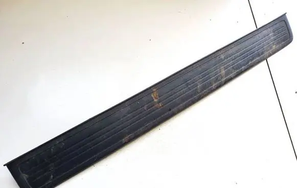 Front sill trim cover