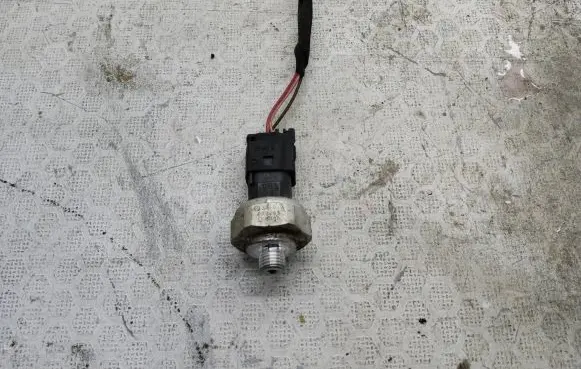 Mercedes-Benz C W205 Air conditioning (A/C) pressure sensor 9684684B 000283 8000