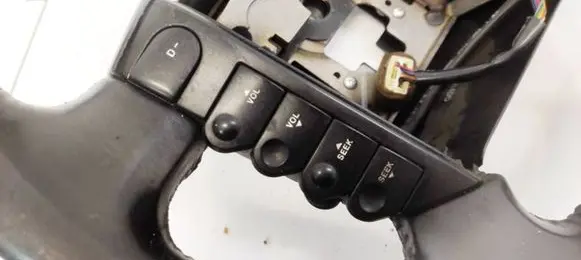 Steering wheel buttons/switches
