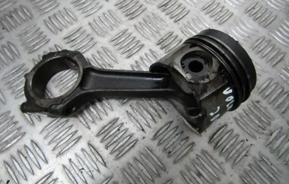 Volvo S40, V40 Piston with connecting rod