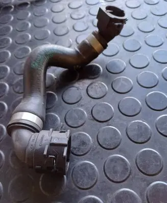 BMW 5 G30 G31 Engine coolant pipe/hose 8611277