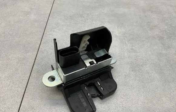 Volkswagen Tiguan Tailgate/trunk/boot lock/catch/latch 5M0827505E