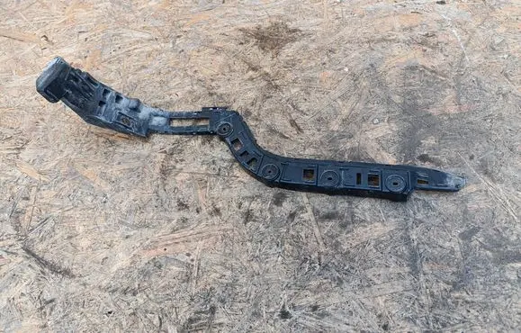Rear bumper mounting bracket