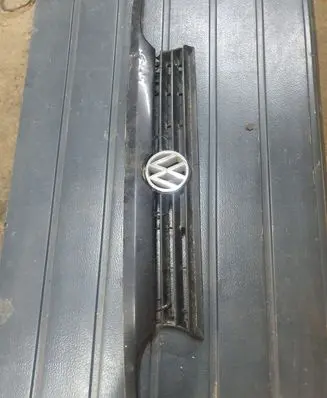 Volkswagen Golf III Front bumper upper radiator grill