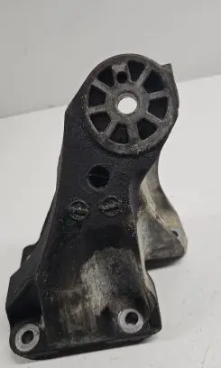Audi Q7 4L Engine mounting bracket