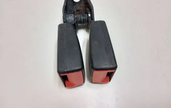 Volkswagen PASSAT B7 USA Rear seatbelt buckle 561857739