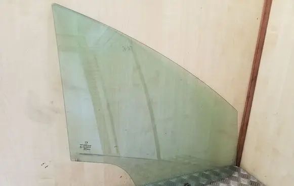 Peugeot 3008 I Front door window glass four-door