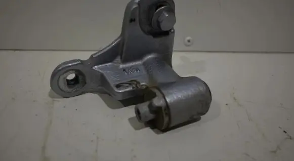 Mercedes-Benz B W245 Front door upper hinge