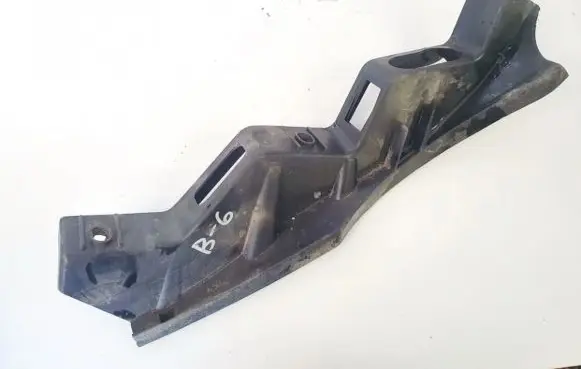 Volkswagen PASSAT B6 Front bumper mounting bracket