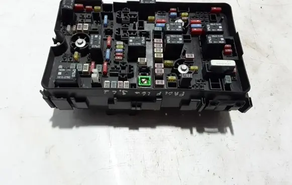 Chrysler Pacifica Fuse module 68233193AD