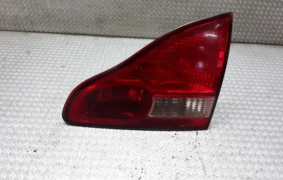 Toyota Avensis Verso Tailgate rear/tail lights