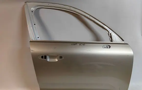 Volvo XC40 Front door