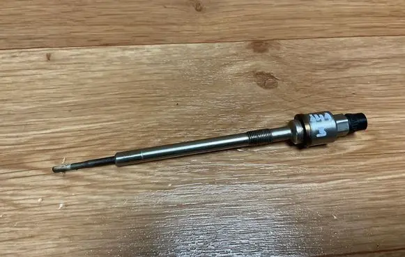 Opel Insignia A Glow plug 55590467