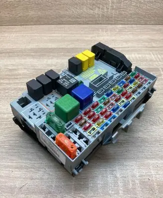 Opel Astra G Fuse box set 24412497