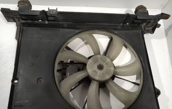 Toyota Auris 150 Radiator cooling fan shroud 167110N040 163630N020