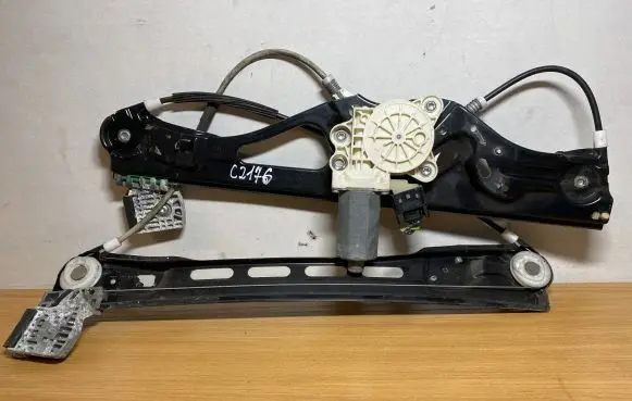 Mercedes-Benz E W211 Front door window regulator with motor A2117200246 C2176
