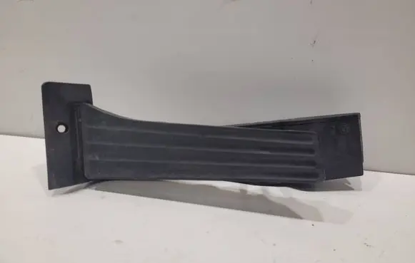 Accelerator throttle pedal