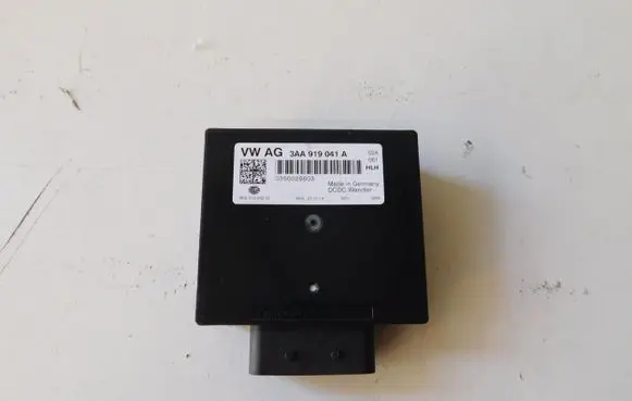 Volkswagen Tiguan Voltage converter/converter module 