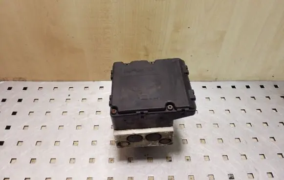 Hyundai Santa Fe ABS Pump 9566026500 116AAN2J173 5WY7113B