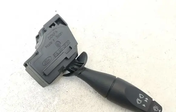 Ford Mondeo Mk III Wiper control stalk 17A553