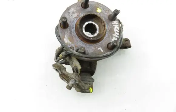 Toyota Corolla Verso E121 Front wheel hub spindle knuckle 