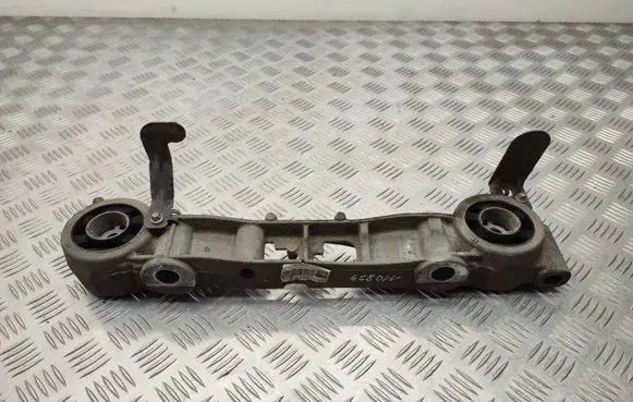 Mercedes-Benz Vito Viano W447 Gearbox mounting bracket A4473530900 A4473530800