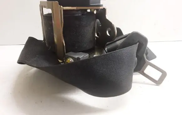 Mercedes-Benz E W211 Front seatbelt 561014601 008L000