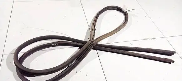Rubber seal rear door