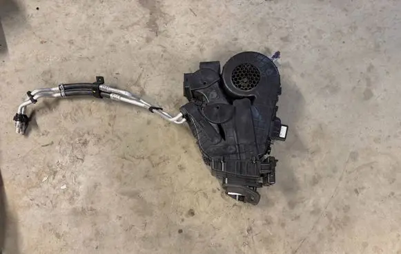 Chrysler Pacifica Interior heater climate box assembly 68342100AE P68342100AE