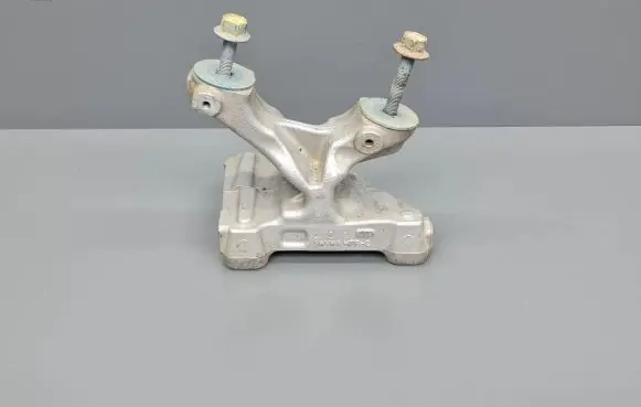 Honda CR-V Steering rack mounting bracket 