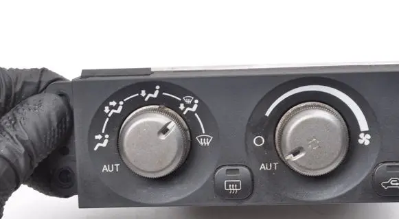 Mitsubishi Pajero Climate control/heater control trim MR958005