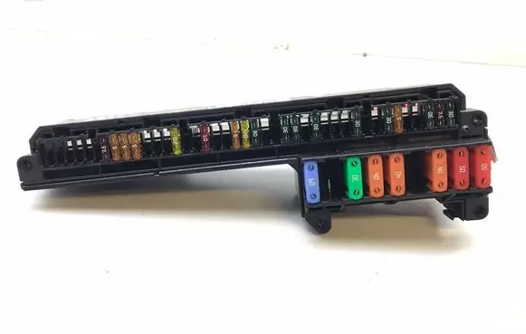 BMW 5 E60 E61 Fuse module 6957330 6114695733002 K3387