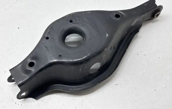 Nissan Rogue Rear upper control arm/wishbone 3508