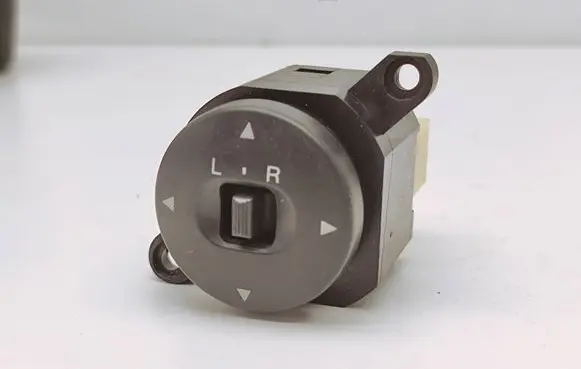 Wing mirror switch