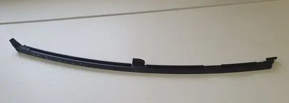 Toyota Avensis T270 Rear door windshield rail 