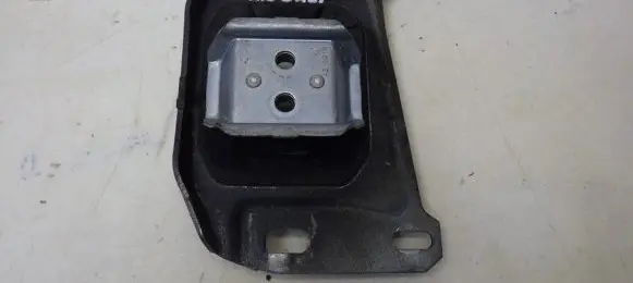 Peugeot 308 Gearbox mounting bracket