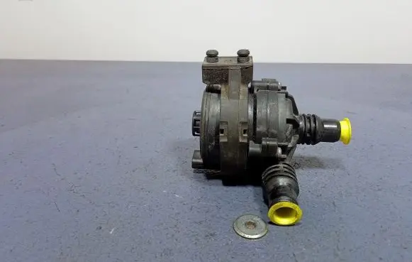 Alpine B3 B4 B5 B6 E90 E91 E92 E93 Water pump 8840756
