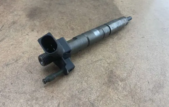 BMW 5 F10 F11 Fuel injector 13537805428 7805428