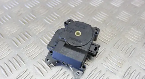 Lexus CT 200H A/C air flow flap actuator/motor 0638000172