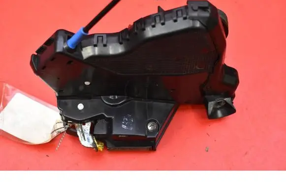 Toyota Corolla Verso E121 Front door lock 