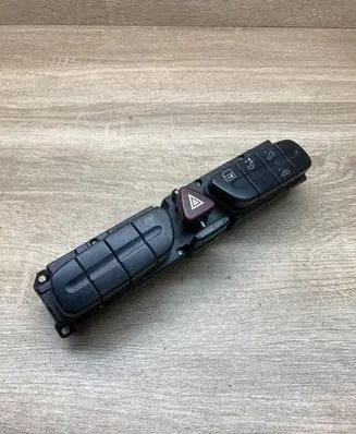 Mercedes-Benz C W203 Hazard light switch 2038209310