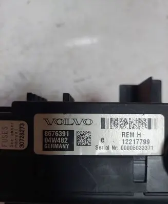 Volvo XC90 Fuse module 8676391 04W482 12217799