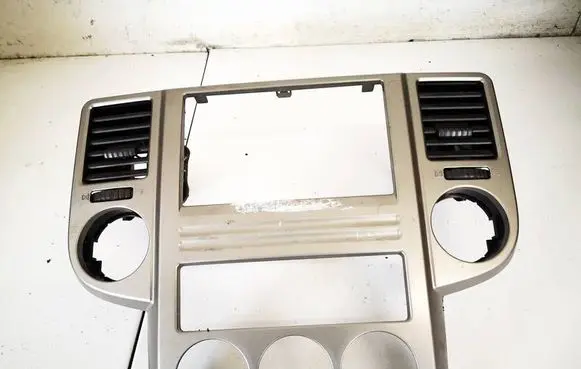 Nissan X-Trail T30 Dash center air vent grill 68260eq100