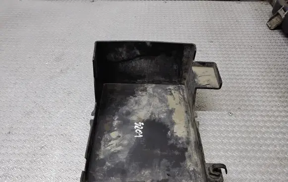 Suzuki Grand Vitara II Battery tray 8201A003