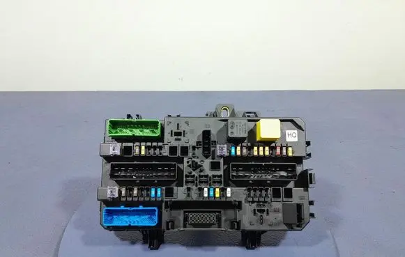 Opel Astra H Fuse box set 13220831