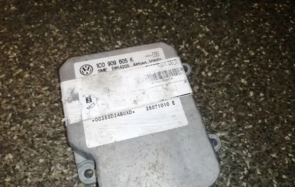 Volkswagen Fox Airbag control unit/module 1C0909605K