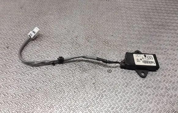 Mitsubishi Outlander Aerial antenna amplifier MN141593 CCAB06LP2870T1